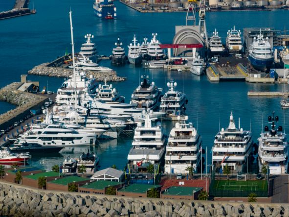 Yacht refit - Overview of Amico & Co and Waterfront Marina in Genoa - Amico & Co